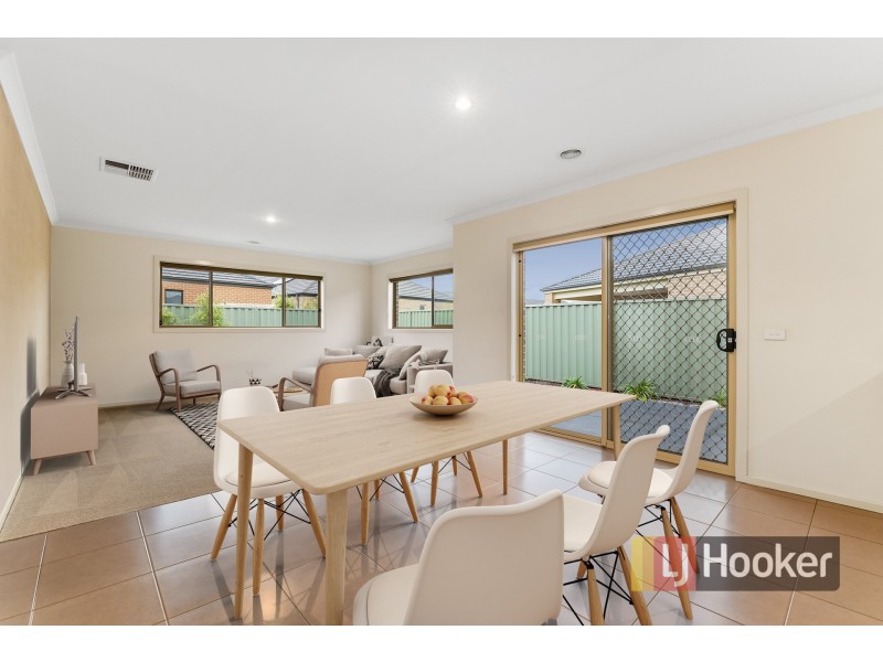 15 Ivy Leaf Road, Pakenham VIC 3810