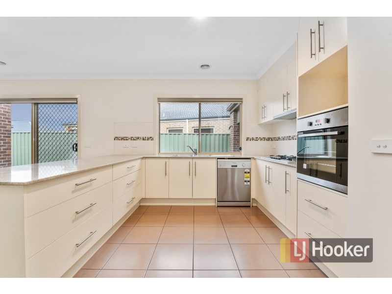 15 Ivy Leaf Road, Pakenham VIC 3810