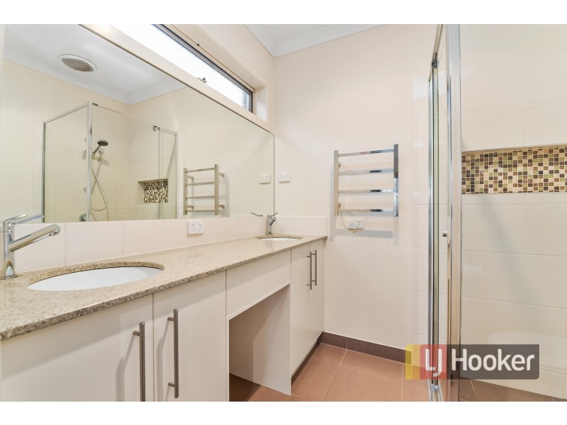 15 Ivy Leaf Road, Pakenham VIC 3810