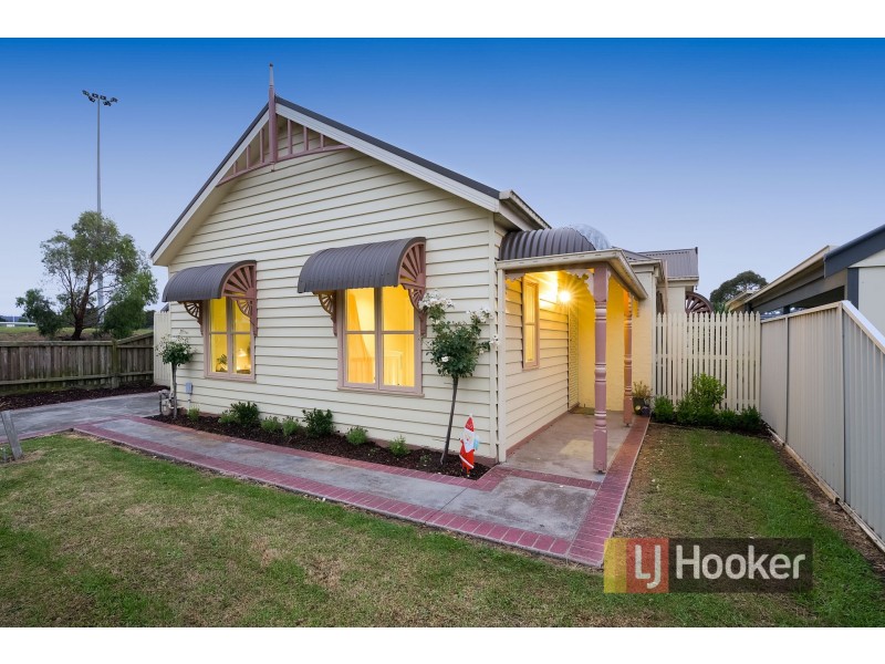 15 Catherine Place, Pakenham VIC 3810