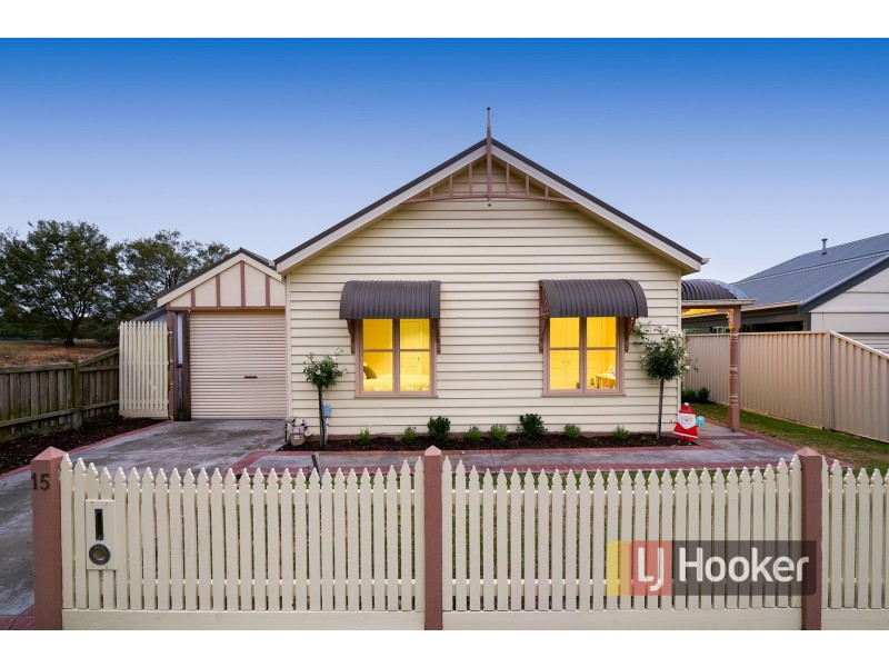15 Catherine Place, Pakenham VIC 3810