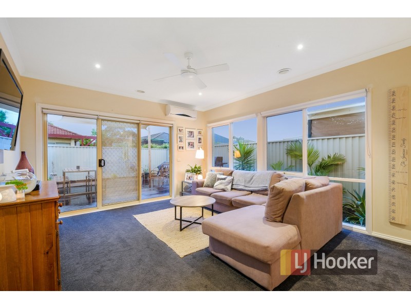 15 Catherine Place, Pakenham VIC 3810