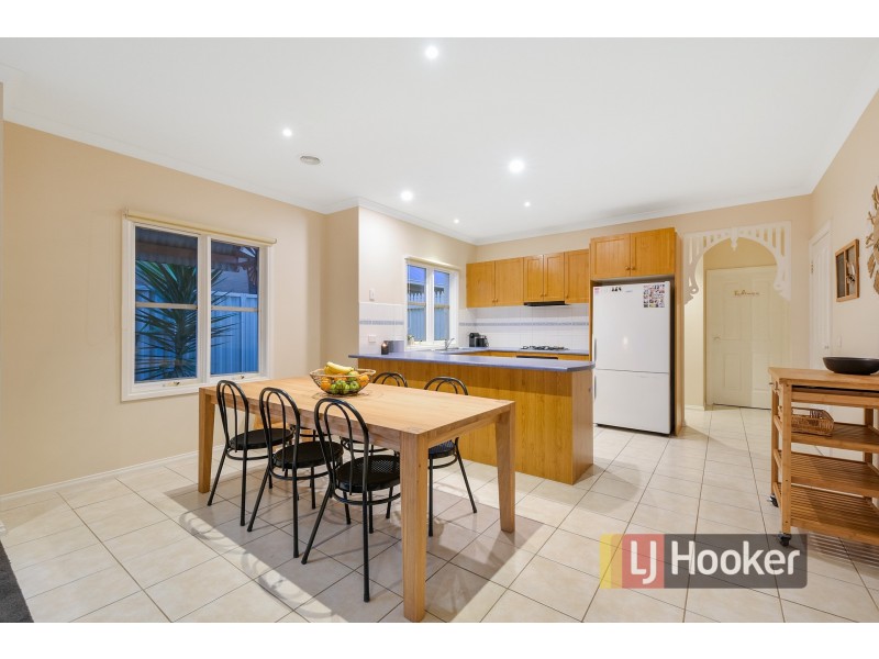 15 Catherine Place, Pakenham VIC 3810
