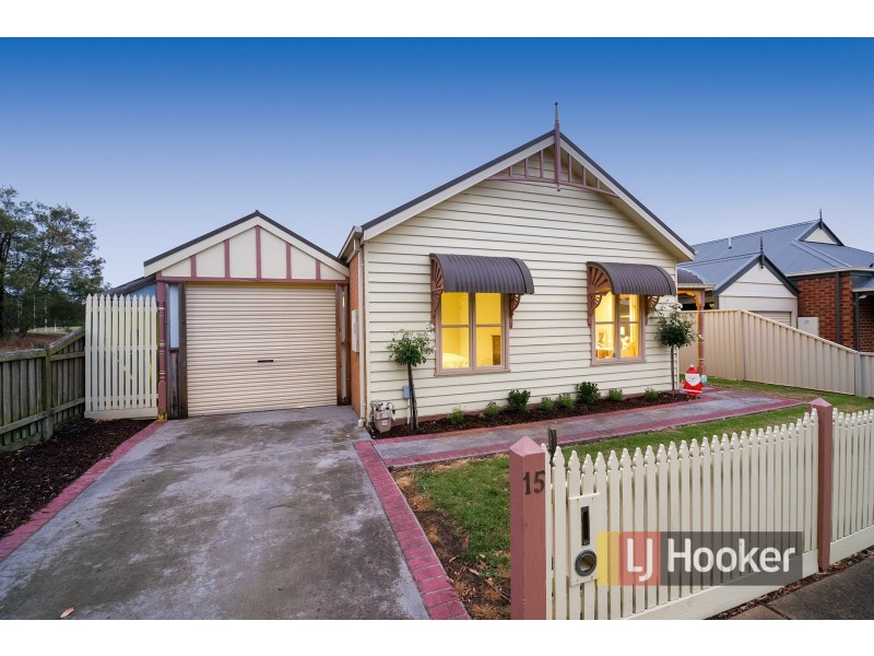 15 Catherine Place, Pakenham VIC 3810