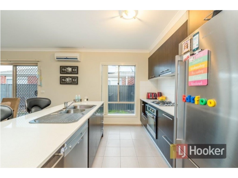 10 Persimmon Lane, Pakenham VIC 3810