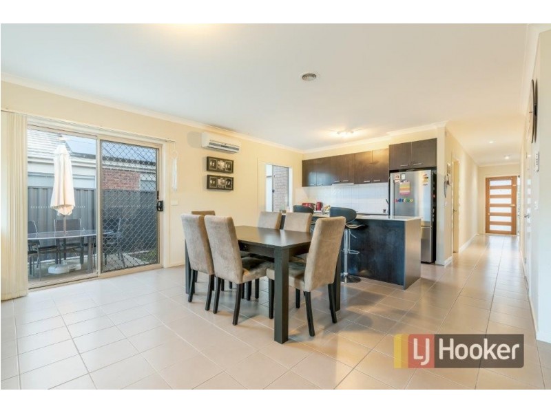 10 Persimmon Lane, Pakenham VIC 3810