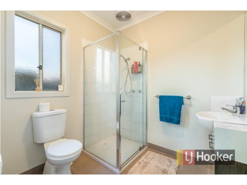 10 Persimmon Lane, Pakenham VIC 3810