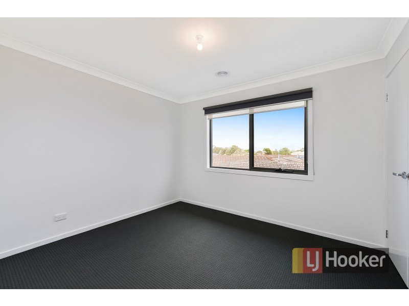 2/5 Henry Street, Pakenham VIC 3810