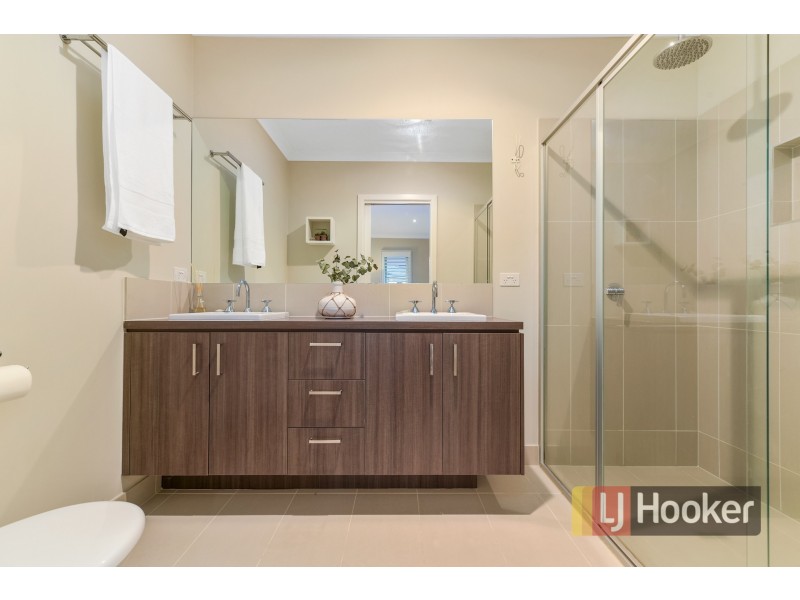 53 Villella Drive, Pakenham VIC 3810