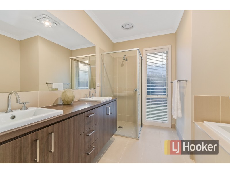 53 Villella Drive, Pakenham VIC 3810