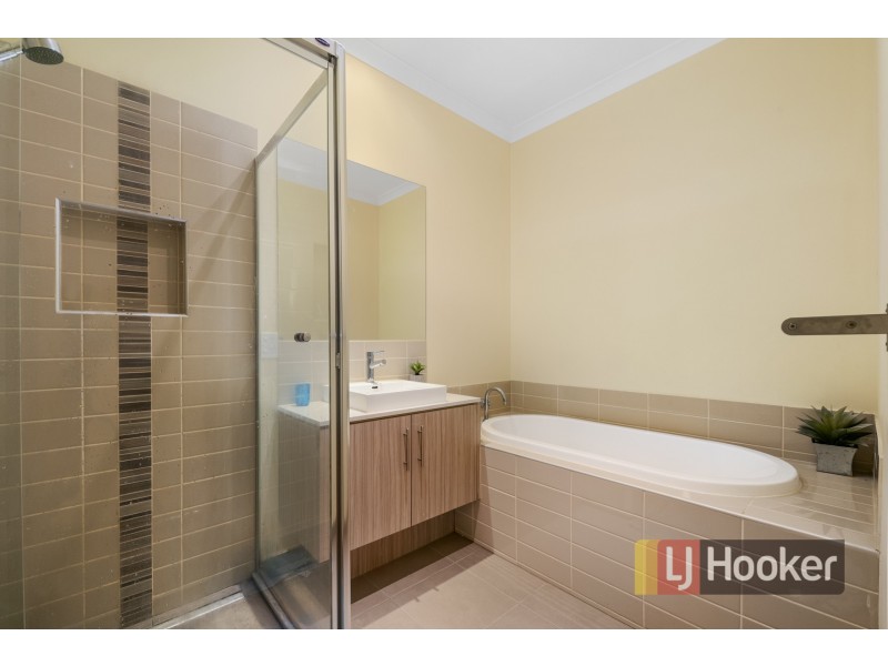 21 Harvest Road, Officer VIC 3809