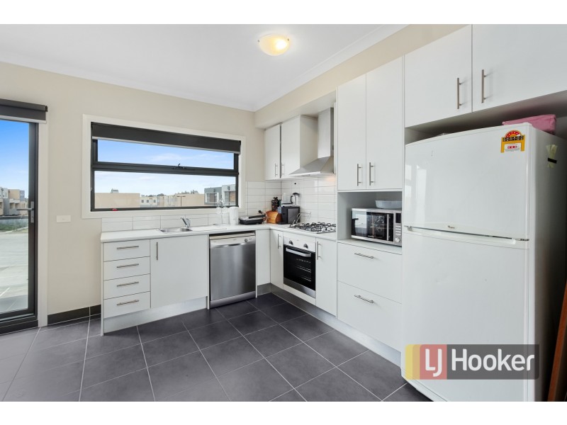 102/4 Pacific Promenade, Pakenham VIC 3810