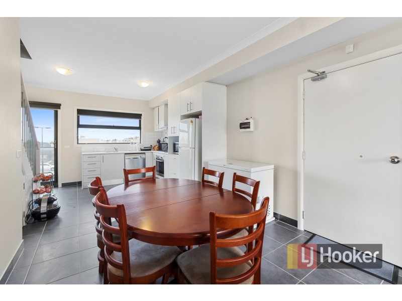 102/4 Pacific Promenade, Pakenham VIC 3810