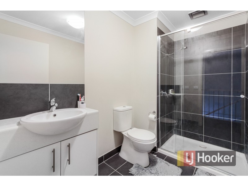 102/4 Pacific Promenade, Pakenham VIC 3810