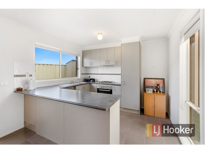 2 Belvedere Drive, Pakenham VIC 3810