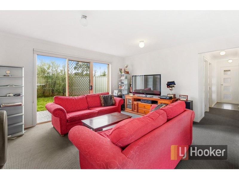 2 Belvedere Drive, Pakenham VIC 3810