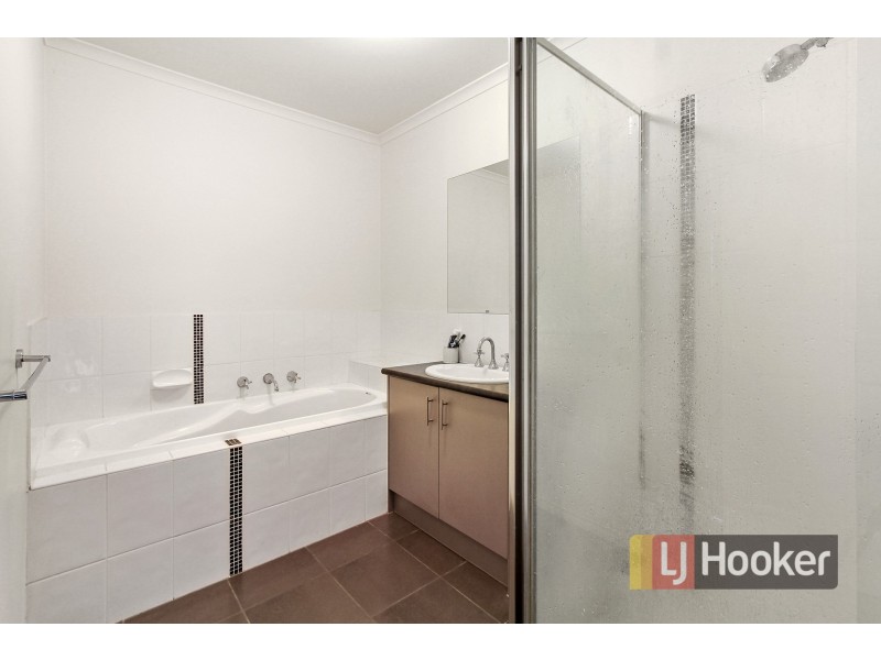 2 Belvedere Drive, Pakenham VIC 3810