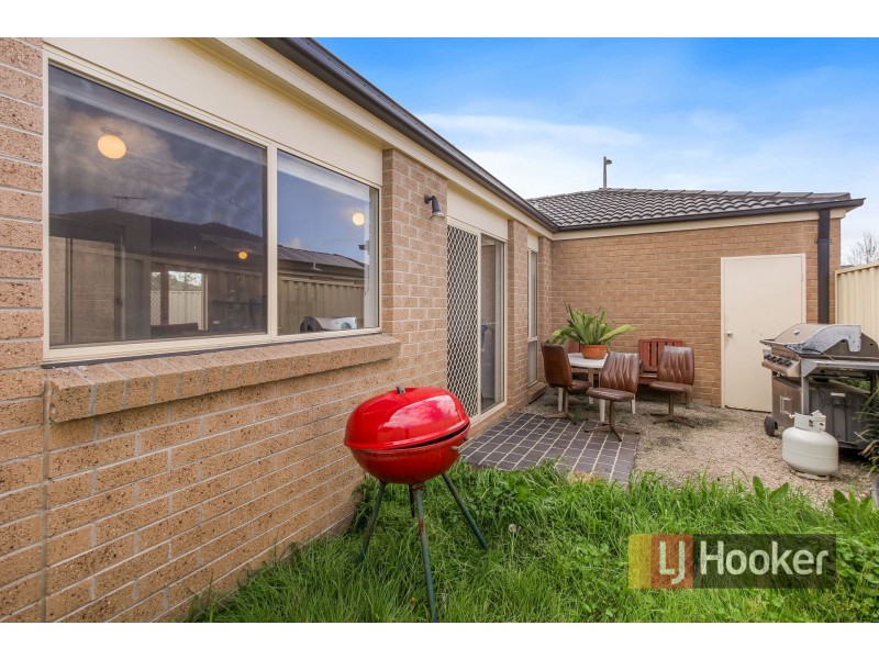 2 Belvedere Drive, Pakenham VIC 3810
