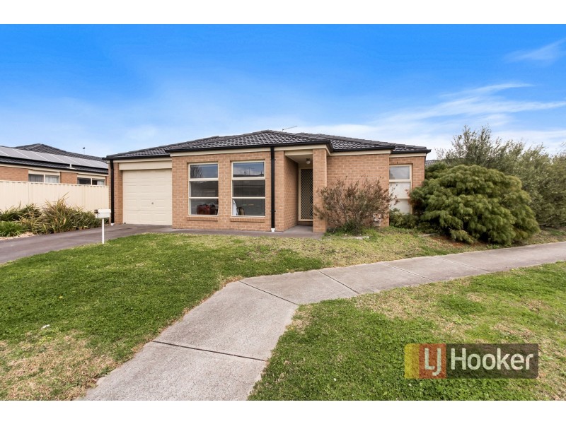 2 Belvedere Drive, Pakenham VIC 3810