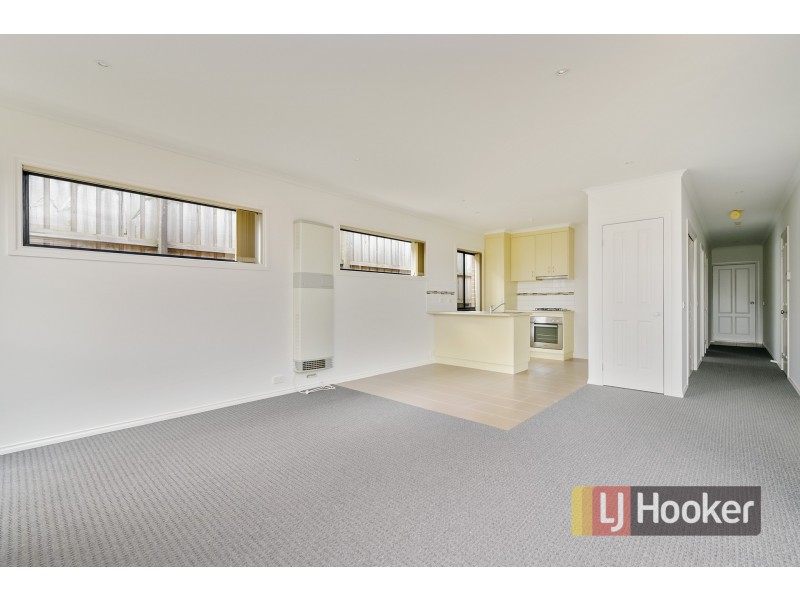 12/103 Army Road, Pakenham VIC 3810