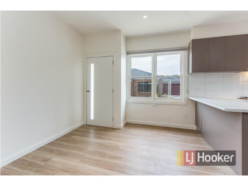 1/27 Henty Street, Pakenham VIC 3810