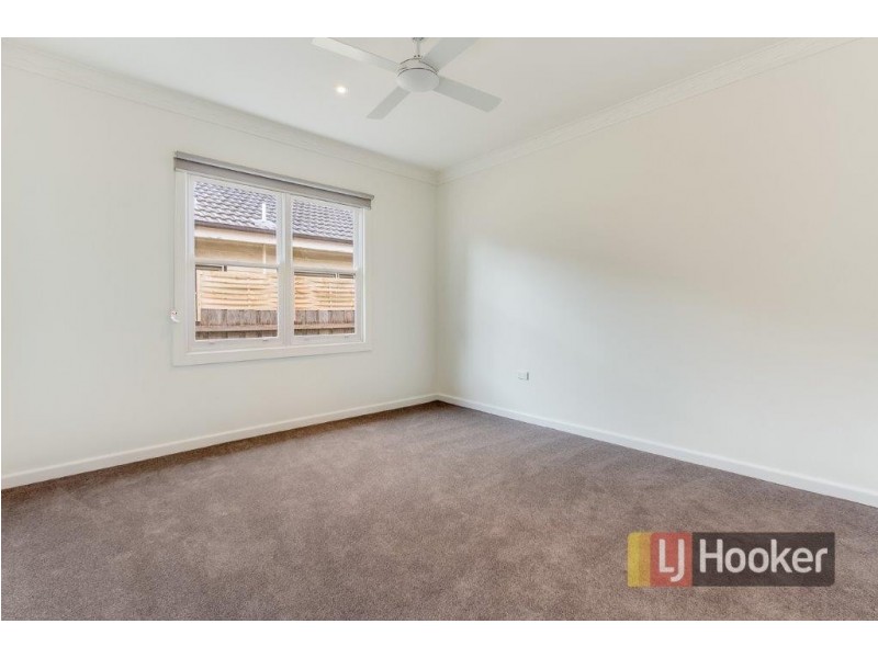 1/27 Henty Street, Pakenham VIC 3810