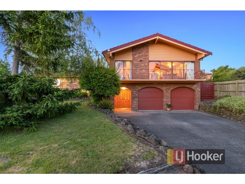 8 Dove Court, Pakenham VIC 3810