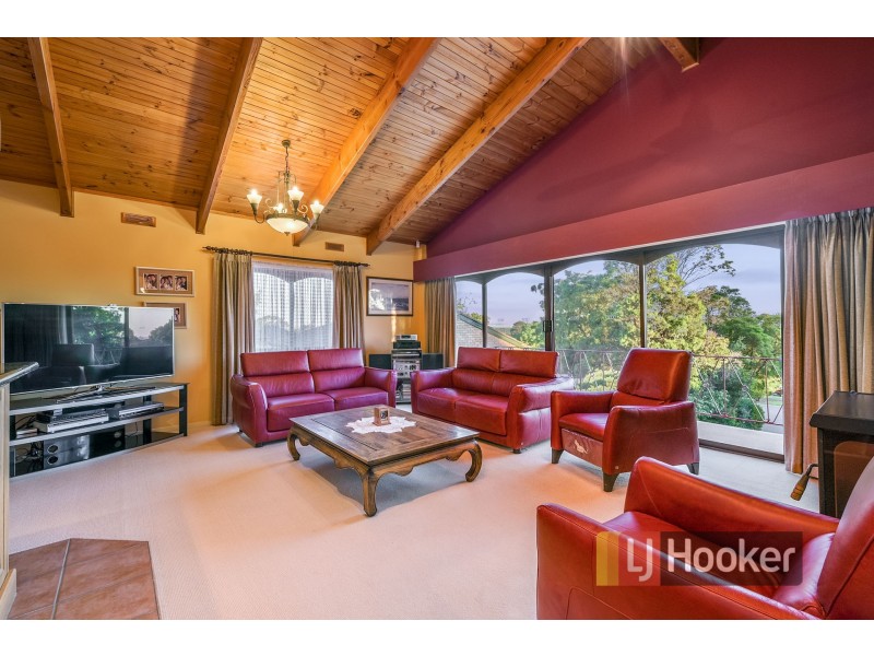 8 Dove Court, Pakenham VIC 3810