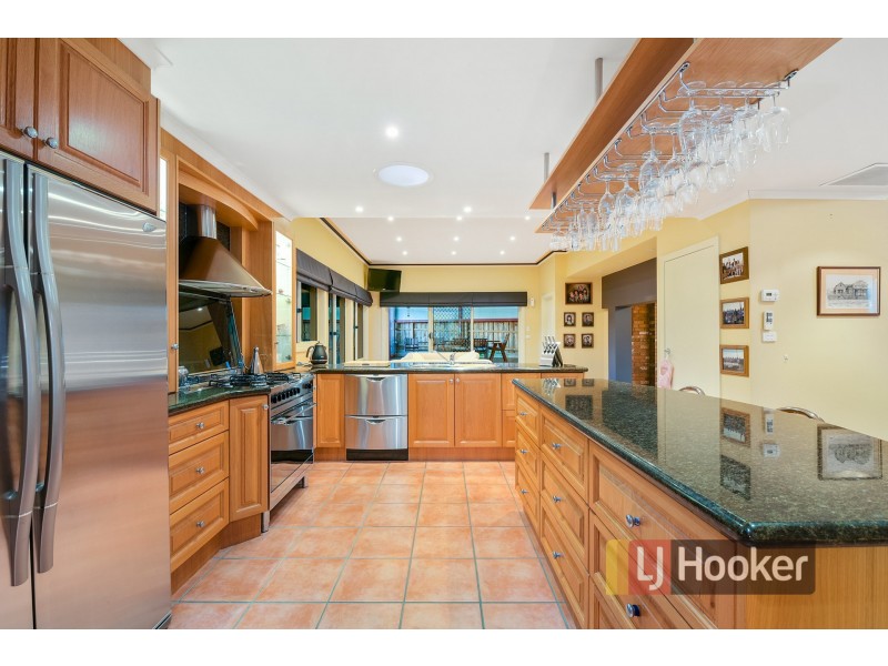 8 Dove Court, Pakenham VIC 3810