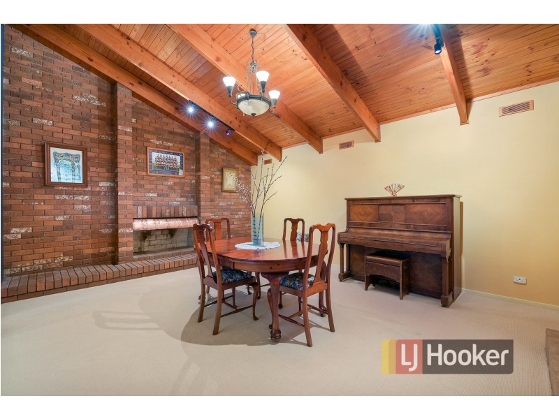 8 Dove Court, Pakenham VIC 3810