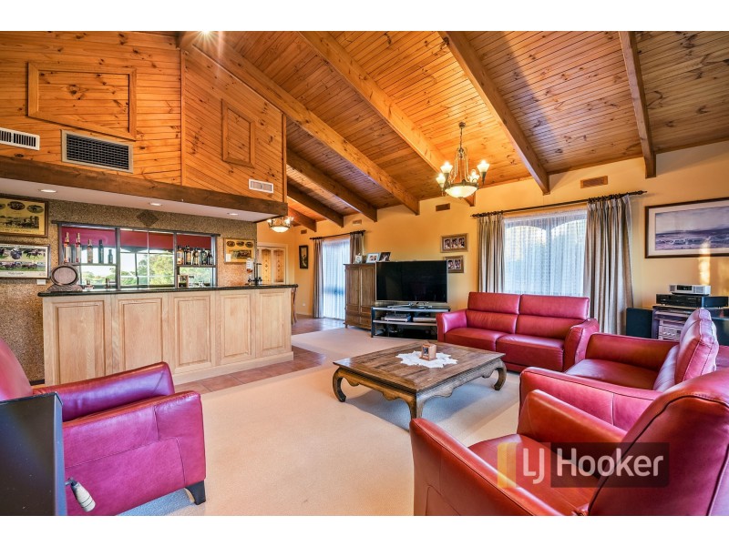 8 Dove Court, Pakenham VIC 3810