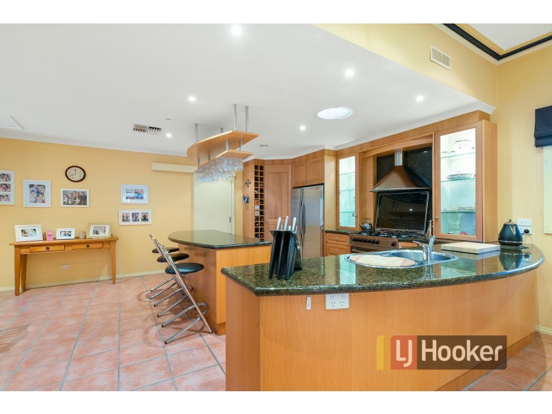 8 Dove Court, Pakenham VIC 3810