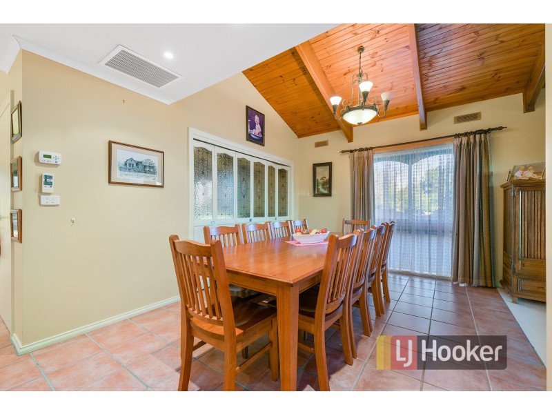 8 Dove Court, Pakenham VIC 3810