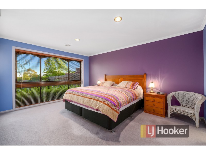 8 Dove Court, Pakenham VIC 3810