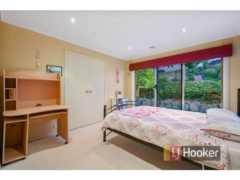 8 Dove Court, Pakenham VIC 3810