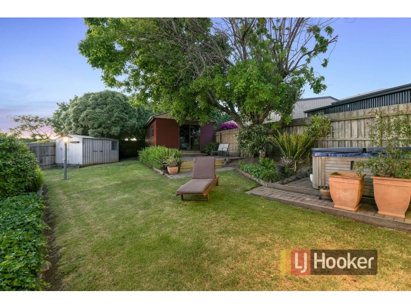 8 Dove Court, Pakenham VIC 3810