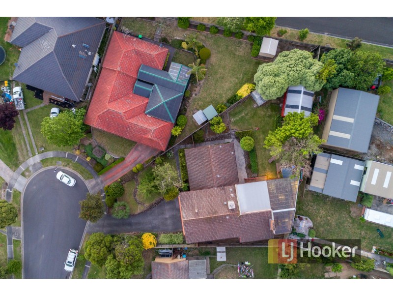 8 Dove Court, Pakenham VIC 3810