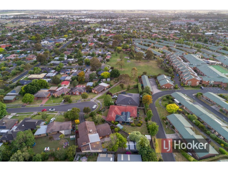 8 Dove Court, Pakenham VIC 3810