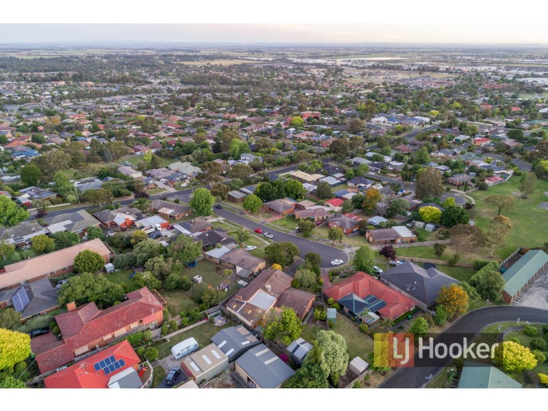 8 Dove Court, Pakenham VIC 3810