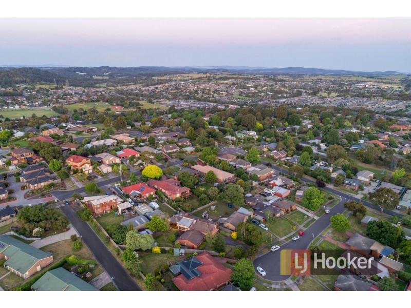 8 Dove Court, Pakenham VIC 3810