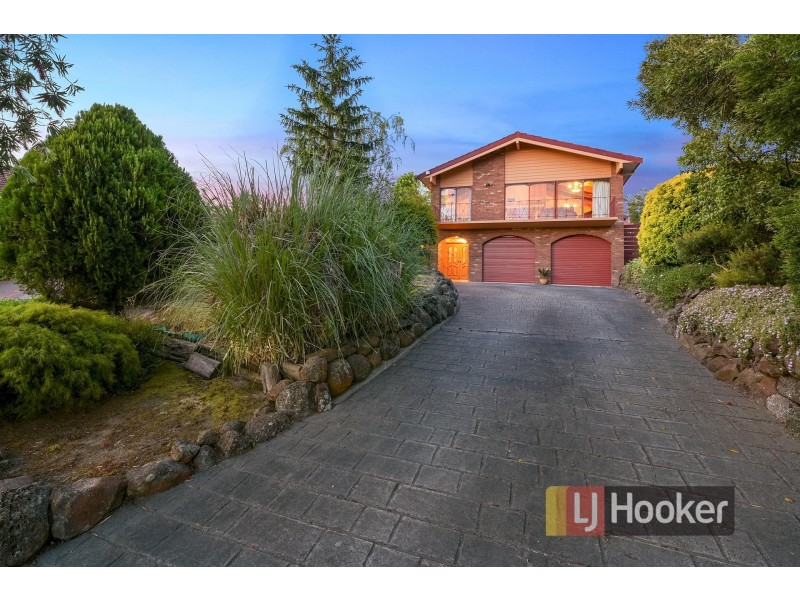 8 Dove Court, Pakenham VIC 3810