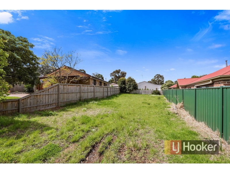 4 Ahern Road, Pakenham VIC 3810