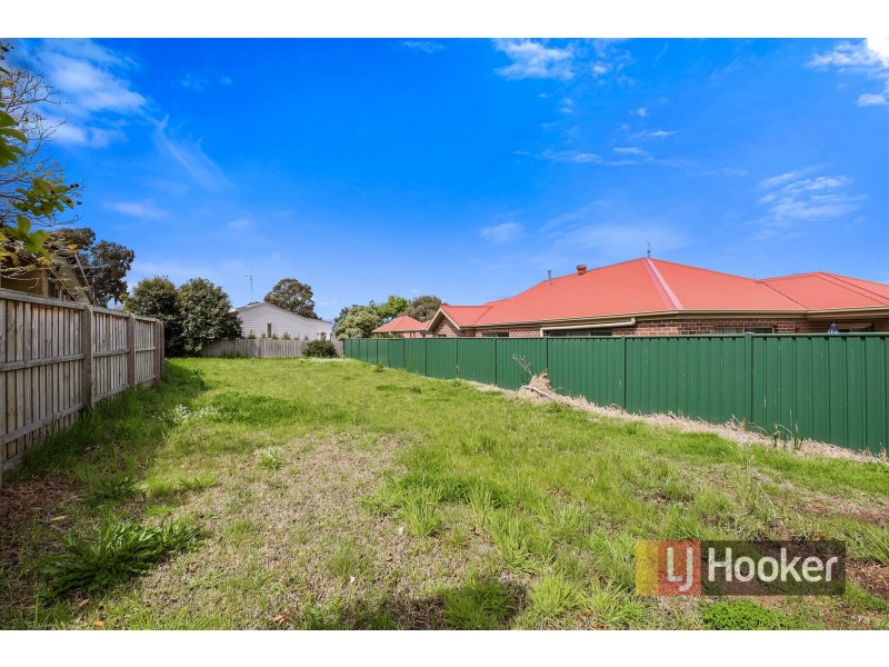 4 Ahern Road, Pakenham VIC 3810