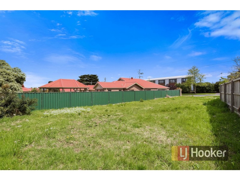 4 Ahern Road, Pakenham VIC 3810