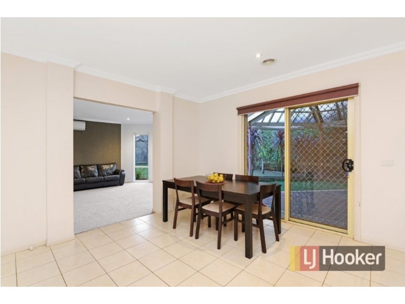 8 Tasman Way, Pakenham VIC 3810