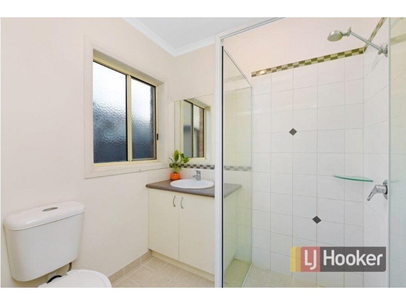 8 Tasman Way, Pakenham VIC 3810