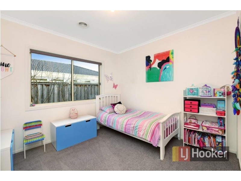 8 Tasman Way, Pakenham VIC 3810