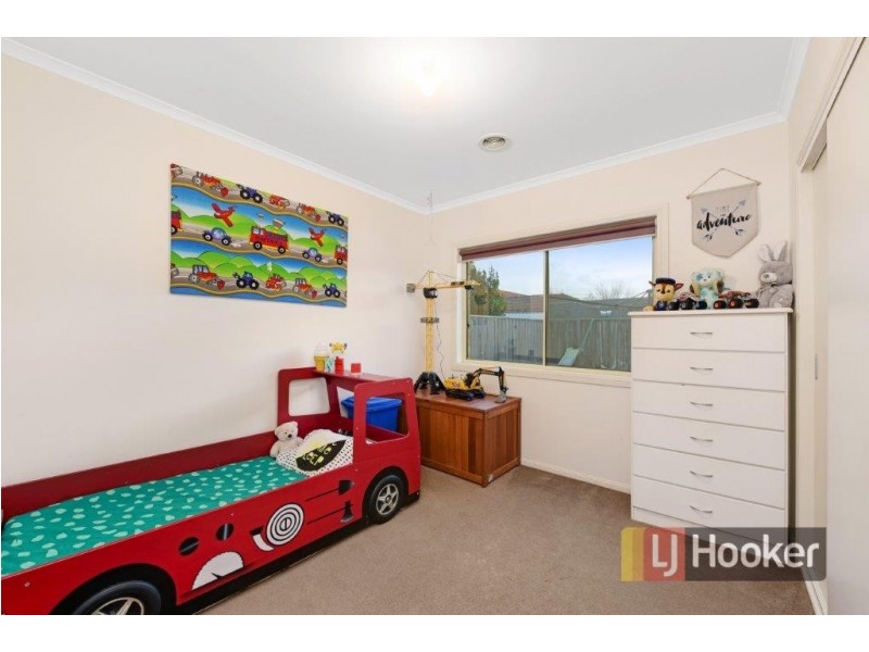 8 Tasman Way, Pakenham VIC 3810