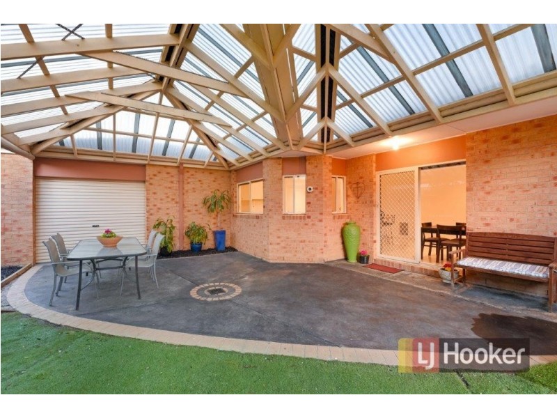 8 Tasman Way, Pakenham VIC 3810