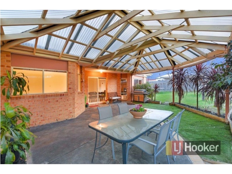8 Tasman Way, Pakenham VIC 3810